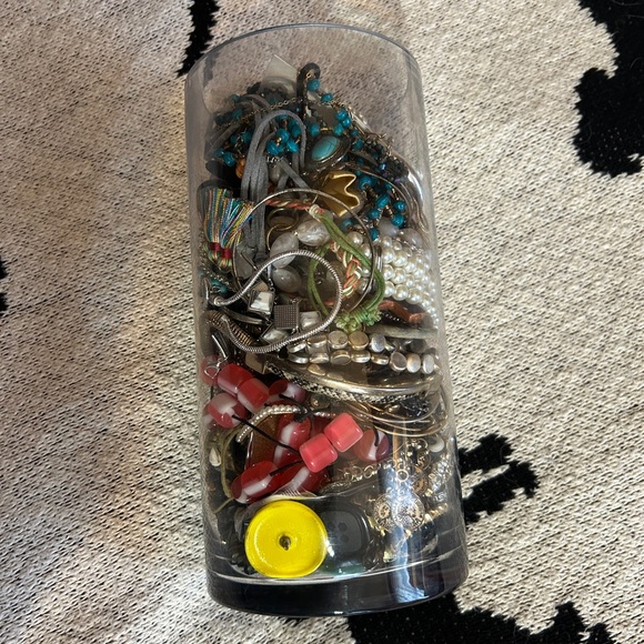 Mystery jewelry vase - Picture 2 of 3